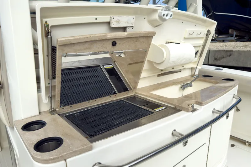 Slide: The Image of Boston Whaler 380 Outrage 2019 - 10