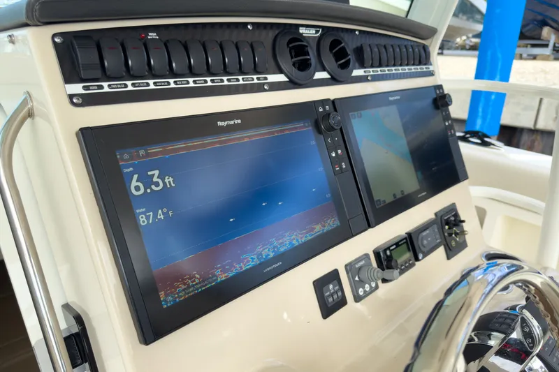 Slide: The Image of Boston Whaler 380 Outrage 2019 - 14