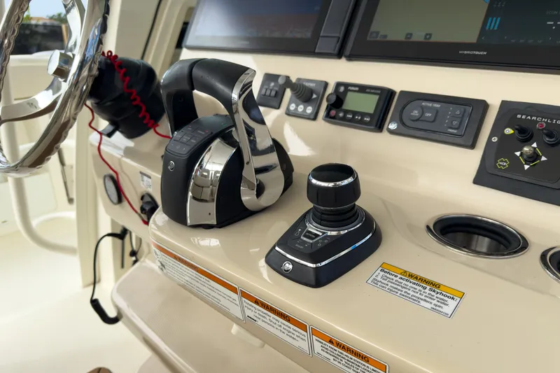 Slide: The Image of Boston Whaler 380 Outrage 2019 - 15