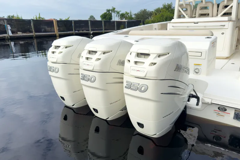 Slide: The Image of Boston Whaler 380 Outrage 2019 - 4