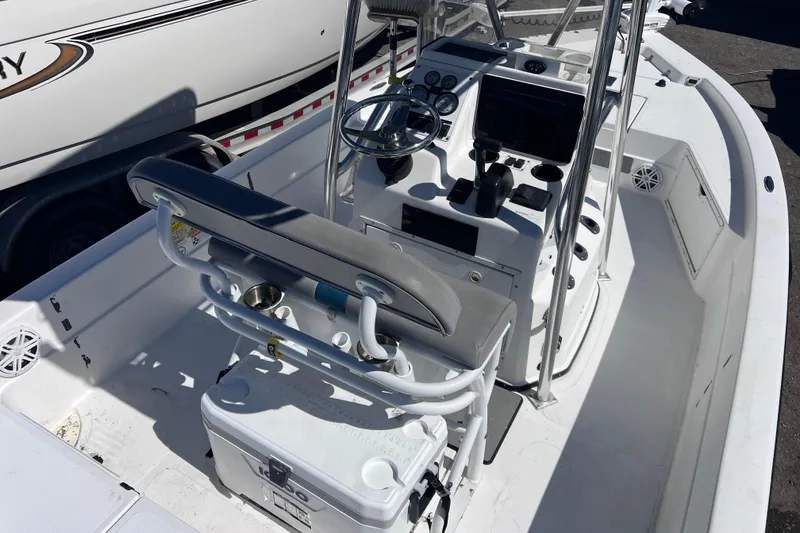 Slide: The Image of 2008 Skeeter ZX20 Bay boat interior with steering console and seating. - 10
