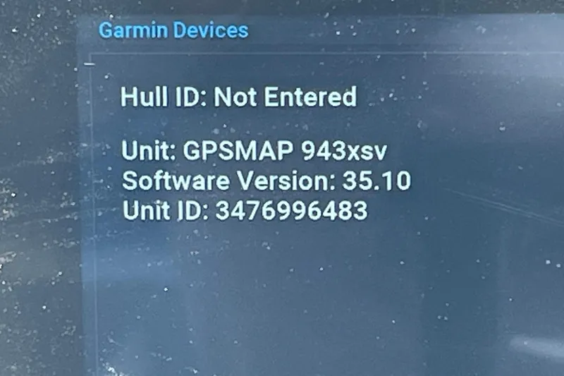 Slide: The Image of Garmin GPSMAP 943xsv display on 2008 Skeeter ZX20 Bay, software version 35.10. - 19