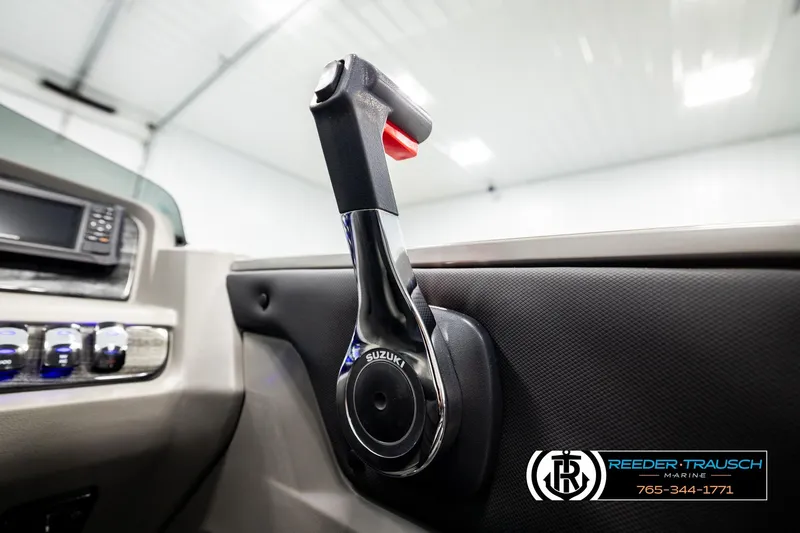 Slide: The Image of 2026 Avalon LSZ QLS boat interior with Suzuki throttle control, Reeder-Trausch Marine branding. - 40