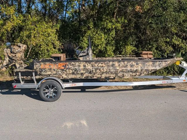 The Image of Excel 1860 Shallow Water F4 CC Deluxe 2026 - 1