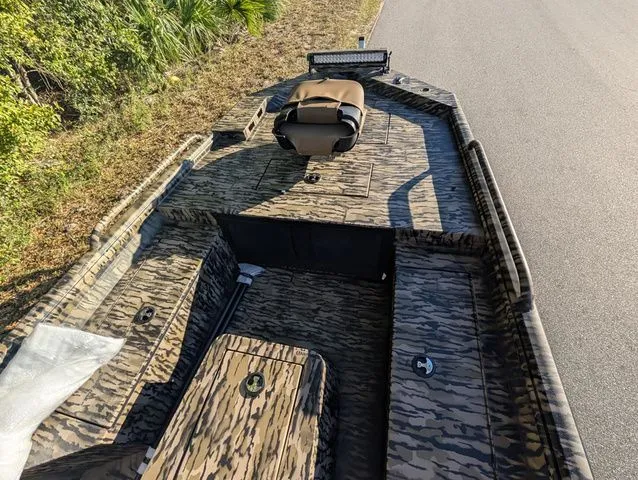 Slide: The Image of Excel 1860 Shallow Water F4 CC 2026 - 3