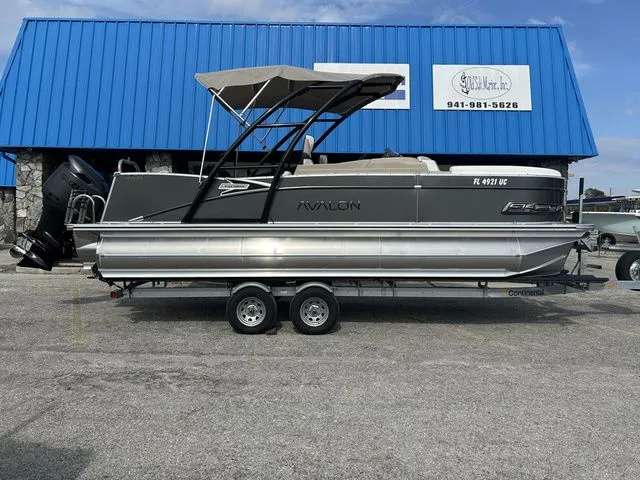 The Image of Avalon Catalina 2385 Versatile 2026 - 1