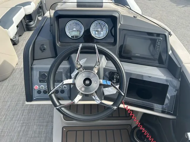 Slide: The Image of Avalon Catalina 2385 Versatile 2026 - 11