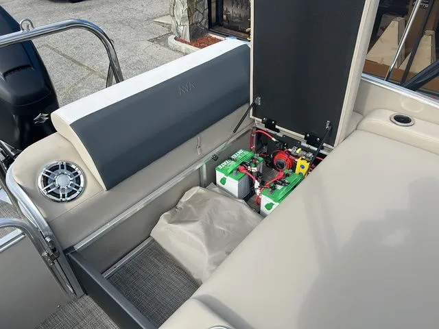 Slide: The Image of Avalon Catalina 2385 Versatile 2026 - 13