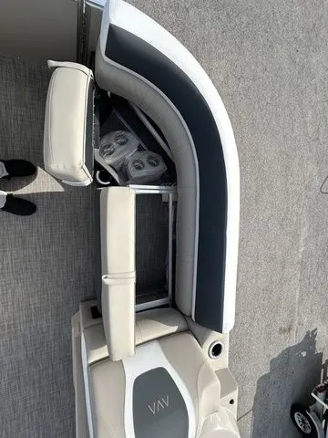 Slide: The Image of Avalon Catalina 2385 Versatile 2026 - 16