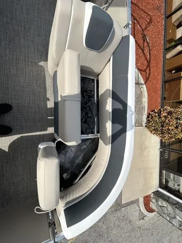 Slide: The Image of Avalon Catalina 2385 Versatile 2026 - 17