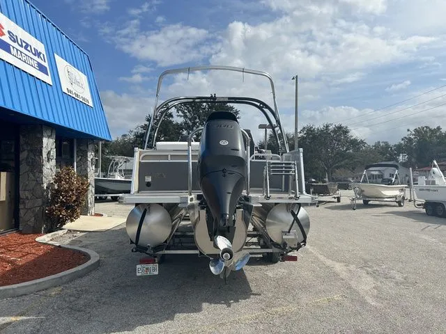 Slide: The Image of Avalon Catalina 2385 Versatile 2026 - 4