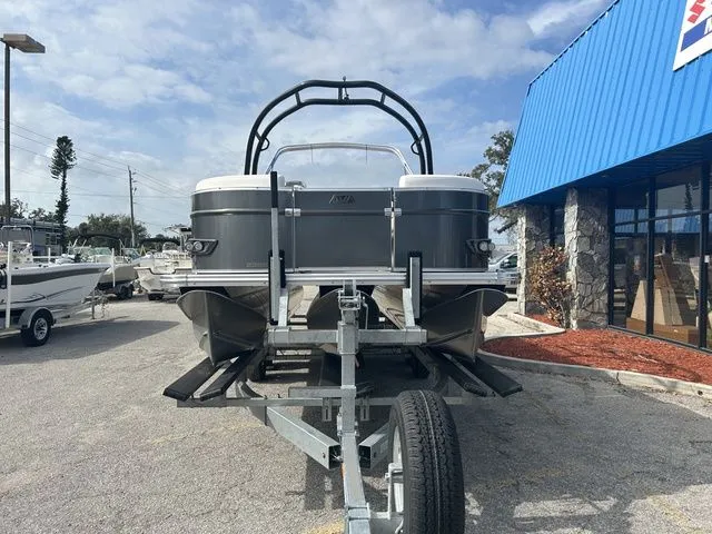 Slide: The Image of Avalon Catalina 2385 Versatile 2026 - 5