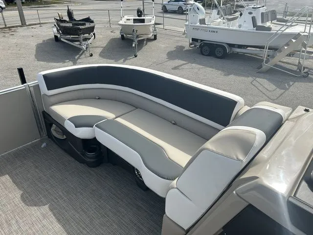 Slide: The Image of Avalon Catalina 2385 Versatile 2026 - 7