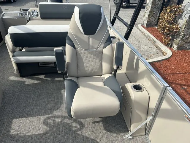 Slide: The Image of Avalon Catalina 2385 Versatile 2026 - 9