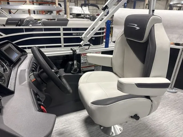 Slide: The Image of Bennington 20 SL 2026 - 10