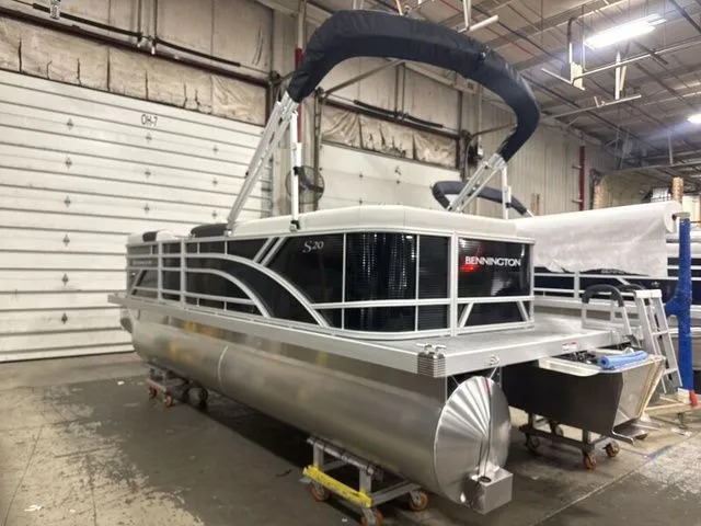 Slide: The Image of Bennington 20 SL 2026 - 3