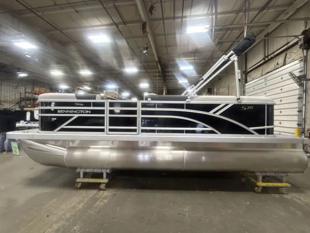 Slide: The Image of Bennington 20 SL 2026 - 4