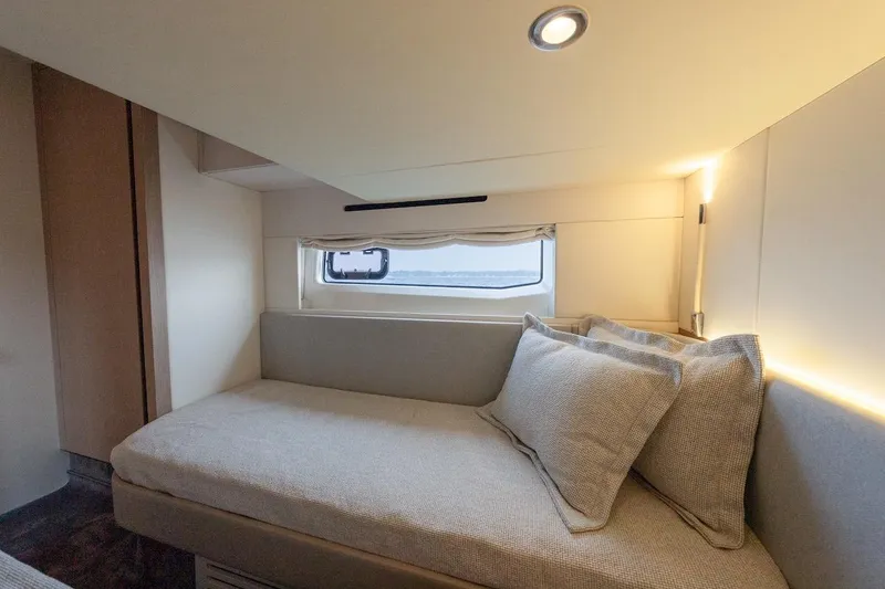 Slide: The Image of Azimut Fly 53 2023 - 100