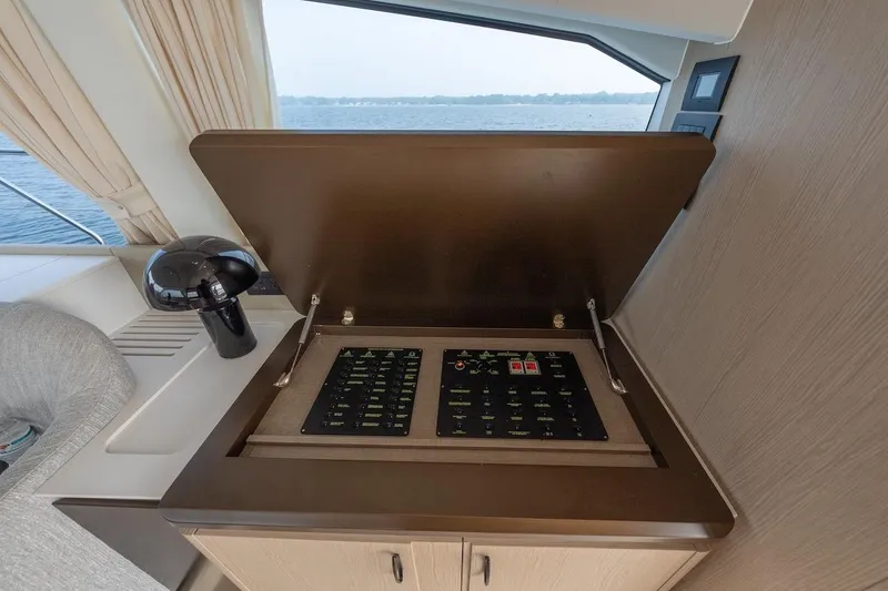 Slide: The Image of Azimut Fly 53 2023 - 103