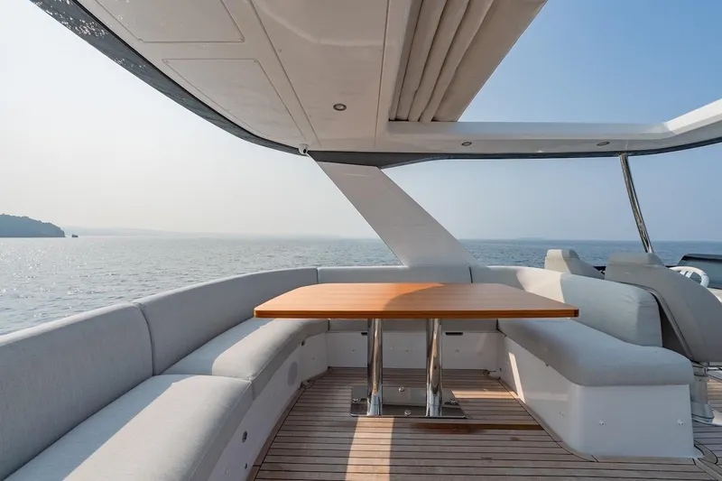 Slide: The Image of Azimut Fly 53 2023 - 71