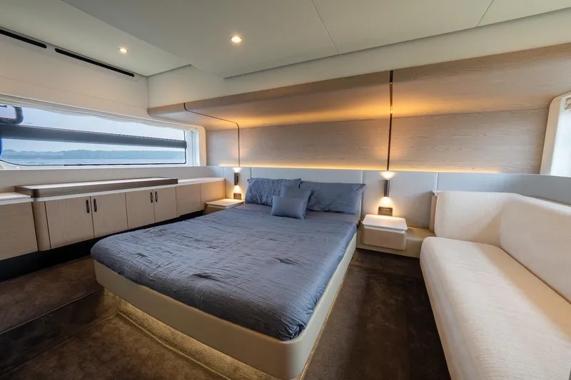 Slide: The Image of Azimut Fly 53 2023 - 76