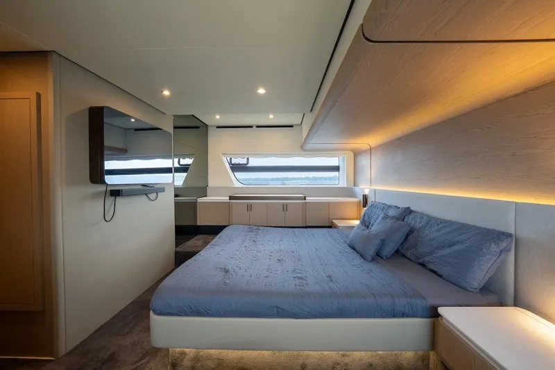 Slide: The Image of Azimut Fly 53 2023 - 80