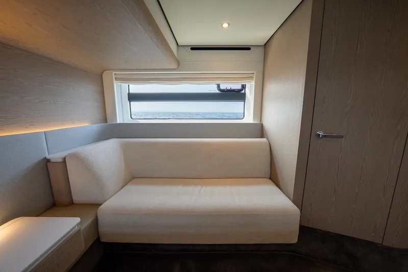 Slide: The Image of Azimut Fly 53 2023 - 81