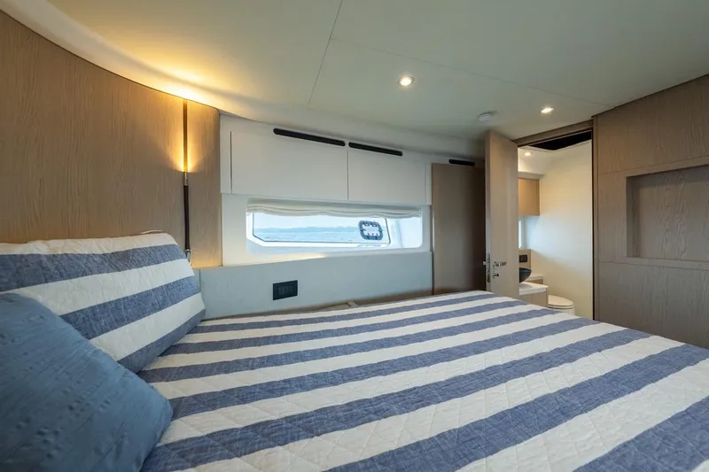 Slide: The Image of Azimut Fly 53 2023 - 90