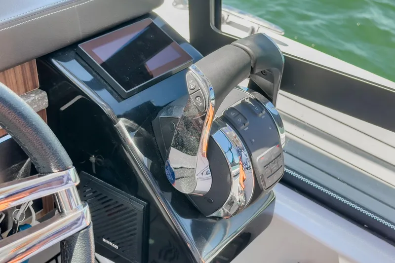 Slide: The Image of Throttle controls of a 2020 Four Winns Vista 355 Coupe OB boat. - 38