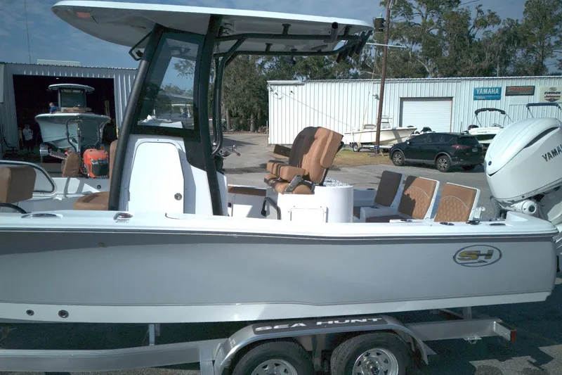 Slide: The Image of 2026 Sea Hunt BX 25 FS boat with Yamaha engine on trailer. - 8