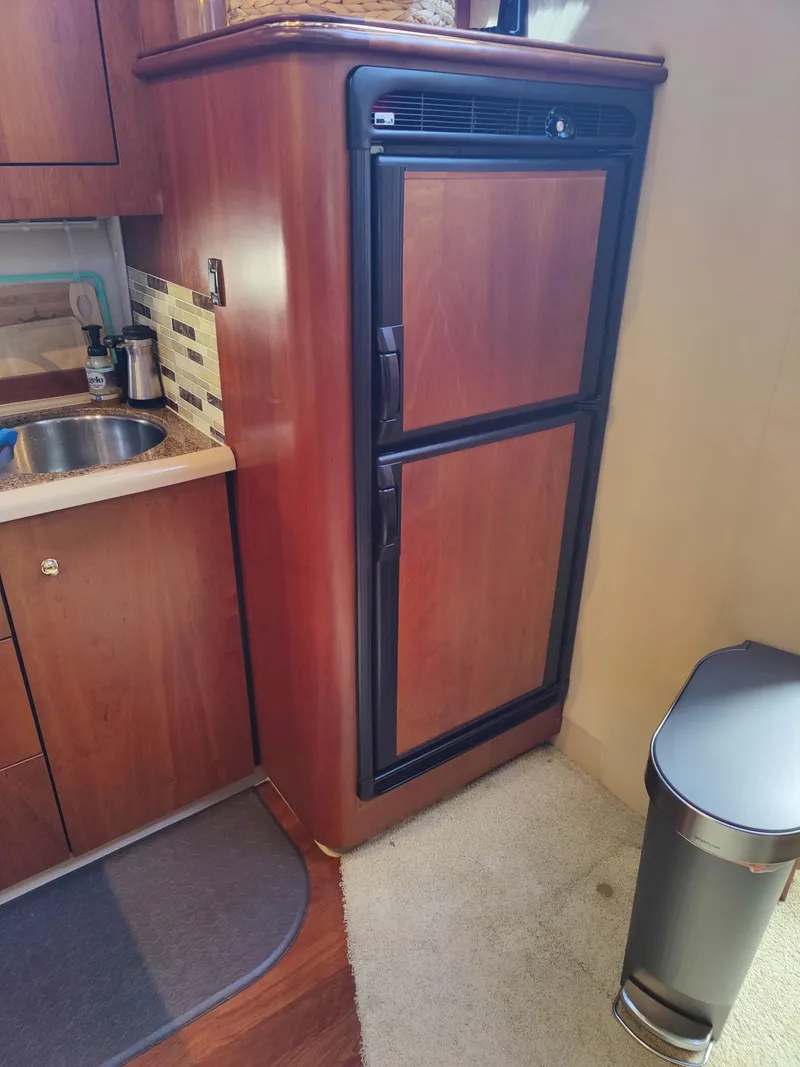 Slide: The Image of Engine room of 2001 Cruisers Yachts 3750 Motoryacht. - 23