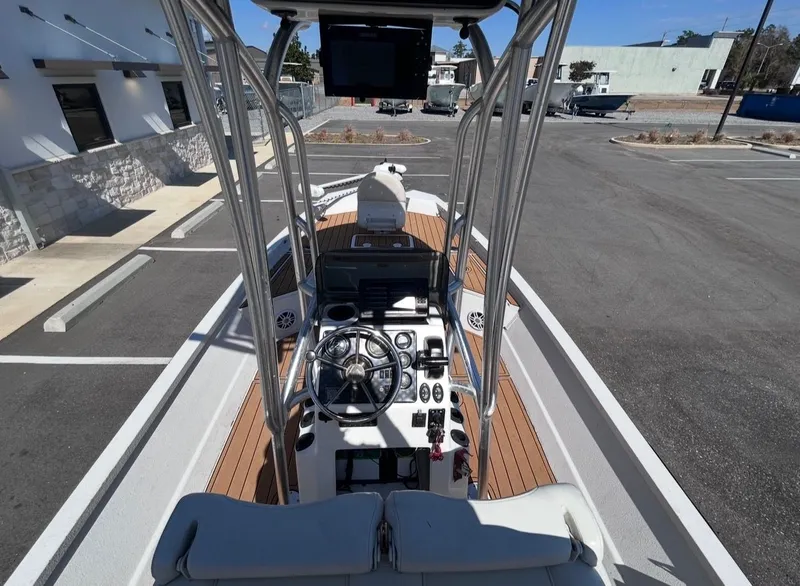 Slide: The Image of G3 Bay 20 DLX 2017 - 10