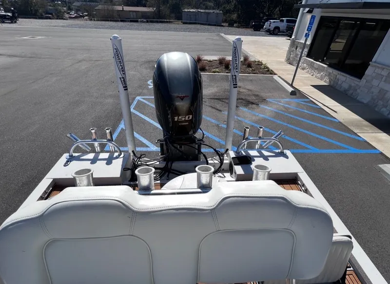 Slide: The Image of G3 Bay 20 DLX 2017 - 15