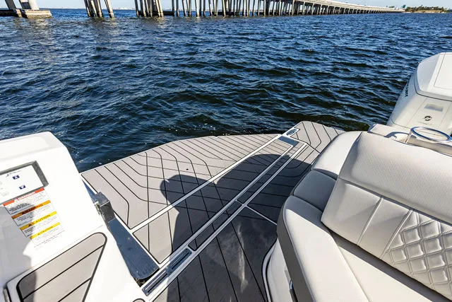 Slide: The Image of Sea Ray SPX 210 Outboard 2023 - 37