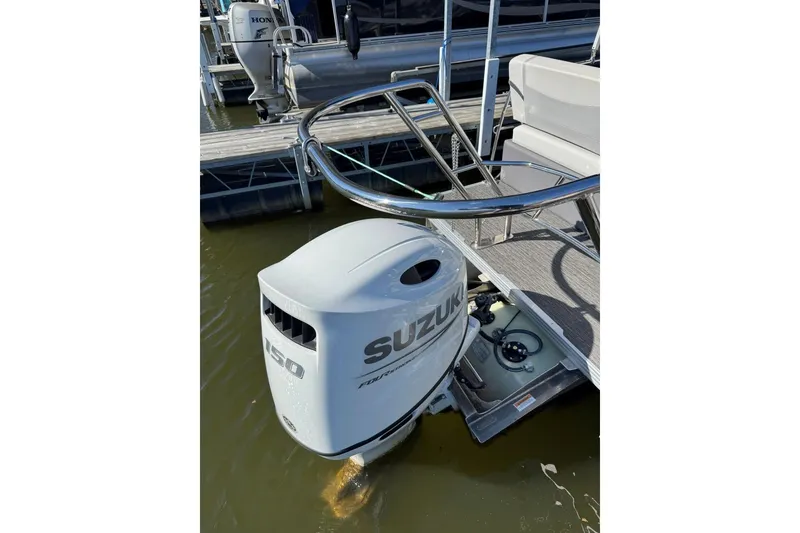 Slide: The Image of 2024 Crest Classic LX 220 SLRC with Suzuki 150 outboard motor at dock. - 40