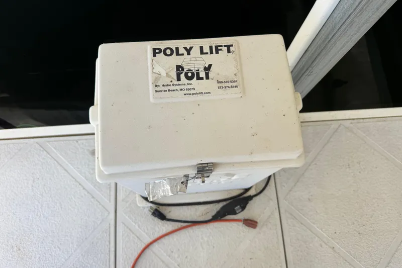 Slide: The Image of Label on Suzuki motor, model DF225, made in Japan, on Crest 250SLR Caribbean 2011. - 28