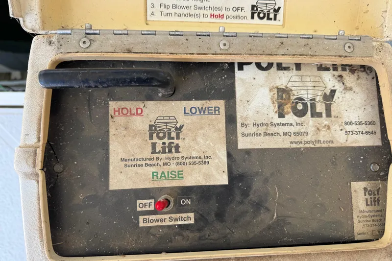 Slide: The Image of Yellow capacity plate on 2011 Crest 250SLR Caribbean boat, 18-person, 300 horsepower limit. - 29