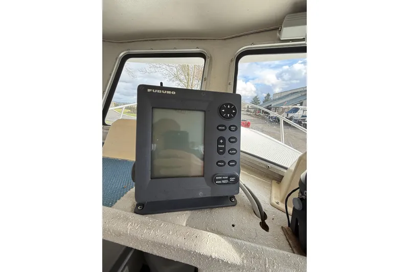 Slide: The Image of Furuno marine radar inside 1999 SeaSport Seamaster 2700 boat cabin. - 20