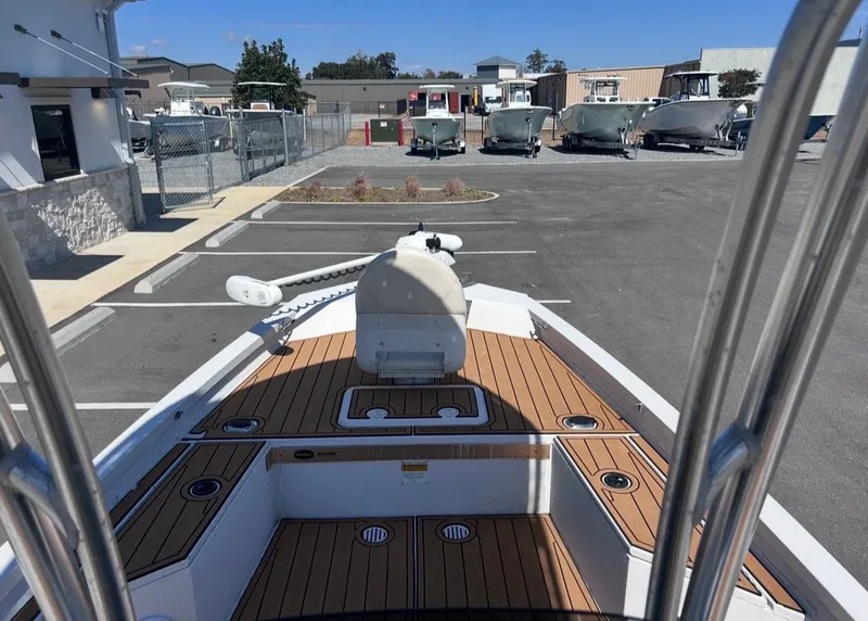 Slide: The Image of G3 Bay 20 DLX 2017 - 6