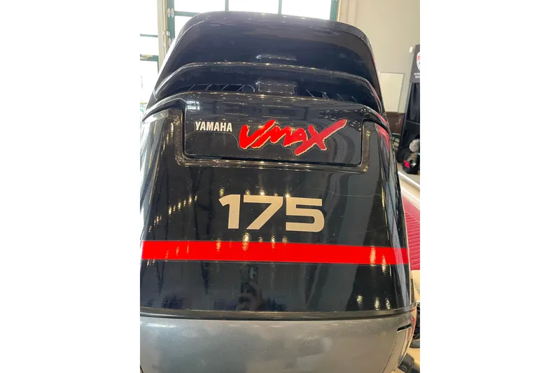 Slide: The Image of Yamaha VMAX 175 outboard motor on a 2000 Skeeter SL 200 boat. - 4