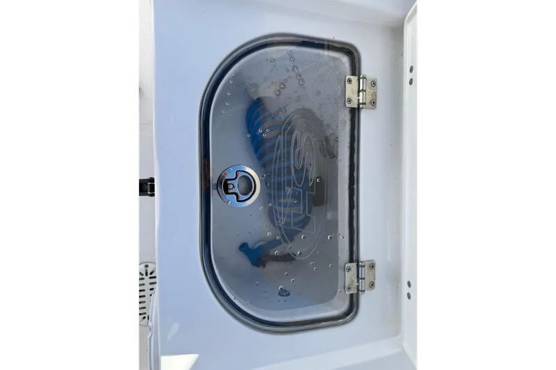 Slide: The Image of Livewell compartment on 2025 Sea Hunt Ultra 255 SE boat, featuring a transparent lid. - 14