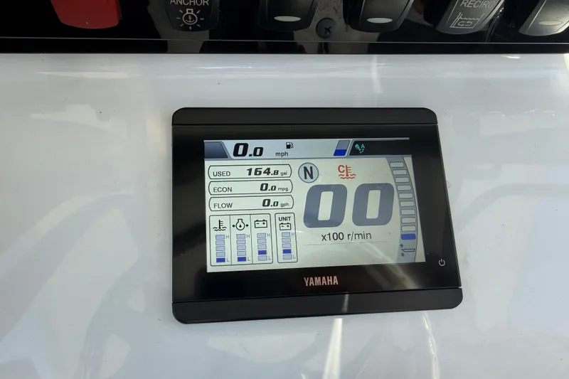 Slide: The Image of Yamaha display on 2025 Sea Hunt Ultra 255 SE showing speed and fuel metrics. - 20