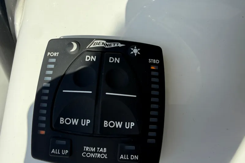 Slide: The Image of Bennett trim tab control panel on 2025 Sea Hunt Ultra 255 SE boat. - 25