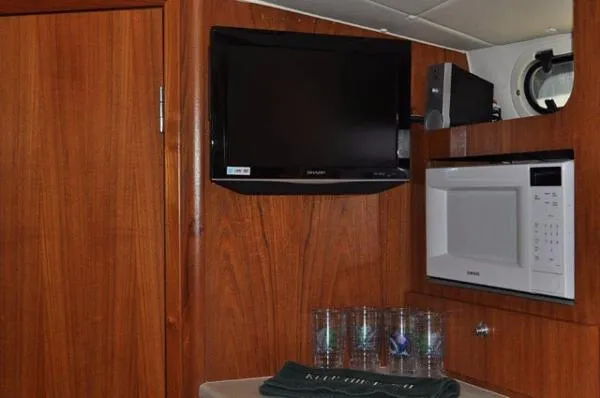 Slide: The Image of Pursuit 34 Express 2001 - 4