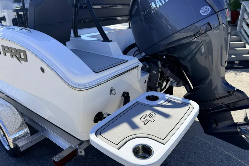 Slide: The Image of 2025 Sea Pro 225FLX Sandbar boat with Yamaha outboard motor, rear view. - 12