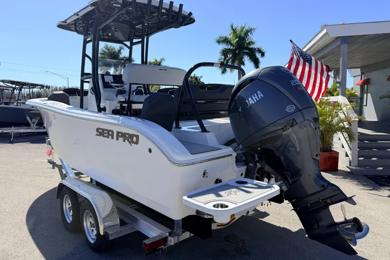 Slide: The Image of 2025 Sea Pro 225FLX Sandbar boat with Yamaha engine on trailer. - 9