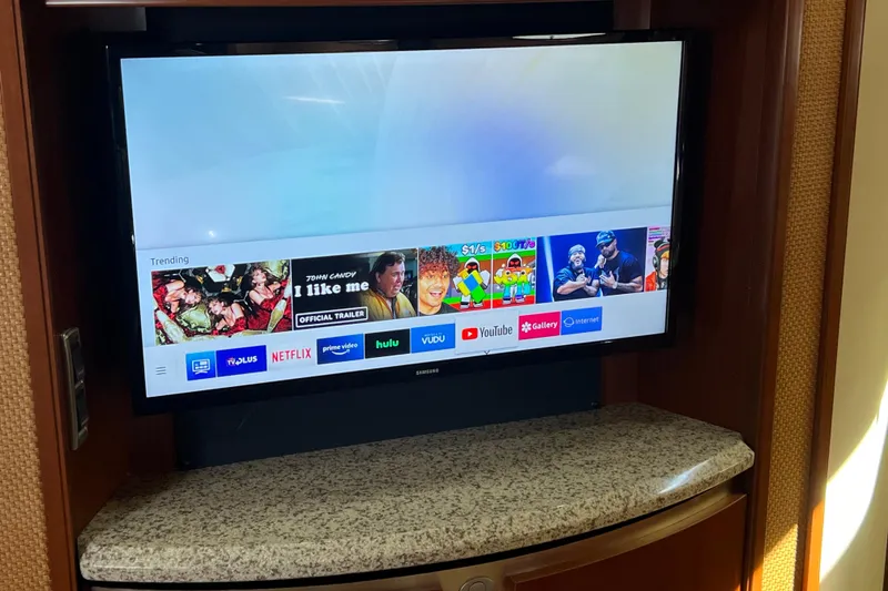 Slide: The Image of Flat-screen TV with streaming apps on a 2005 Sea Ray 500 Sundancer yacht. - 30