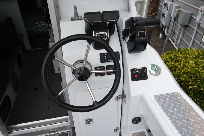 Slide: The Image of Steering console of 2026 Hewescraft 270 Pacific Explorer with Honda controls. - 6