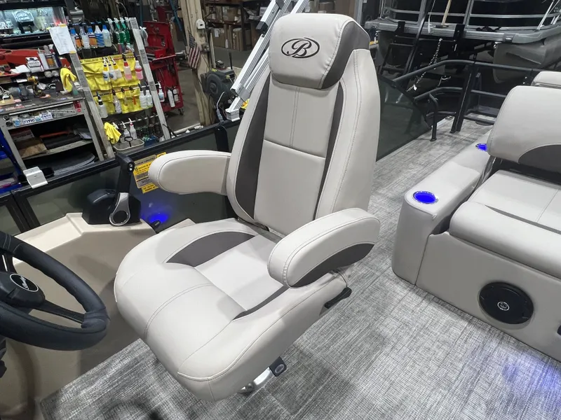 Slide: The Image of Bentley Pontoons Legacy 223 Swingback Tritoon & Honda 4-Stroke EFI 2026 - 10