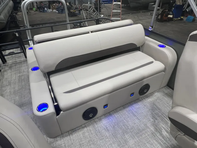 Slide: The Image of Bentley Pontoons Legacy 223 Swingback Tritoon & Honda 4-Stroke EFI 2026 - 15